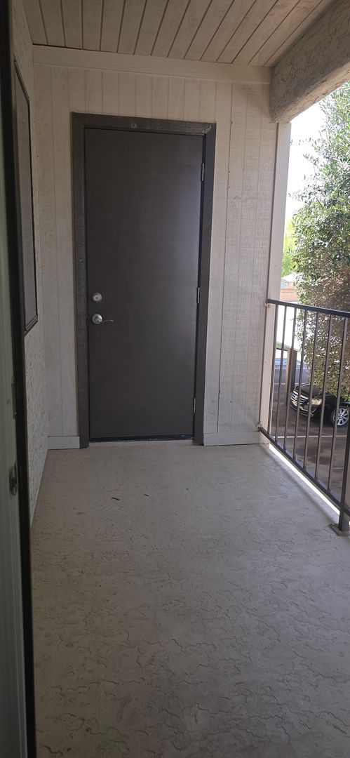 1 bed, 1 bath, 650 sqft, $1,250, Unit 2042
