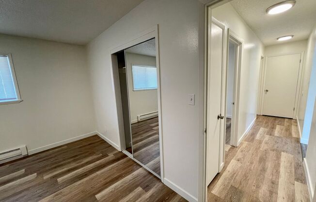 2 beds, 1 bath, 760 sqft, $1,100, Unit 10