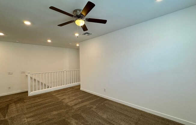 1068 E SABINO DR