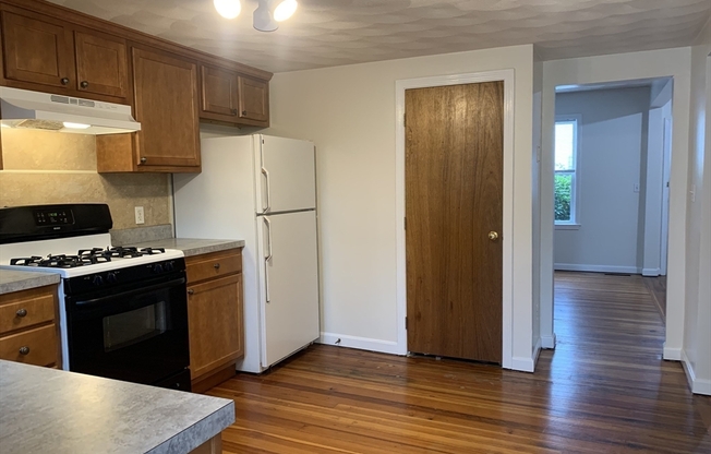 3 beds, 1 bath, 1,036 sqft, $3,000, Unit B