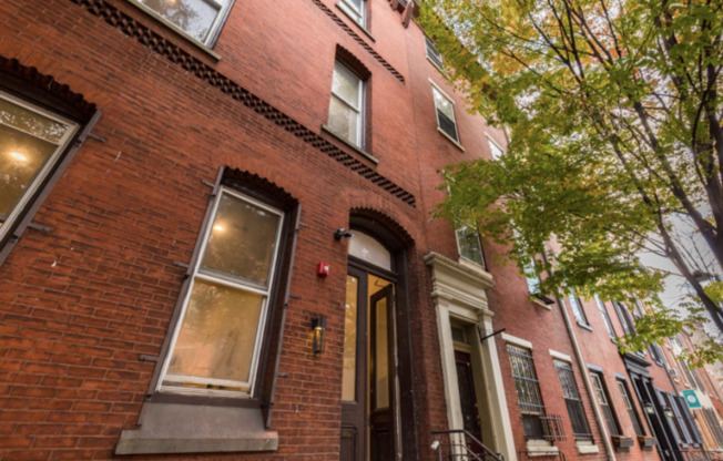 1BD | 1BA - 331 S 12th St #3R