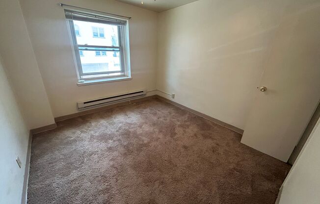 1 bed, 1 bath, $875, Unit 211