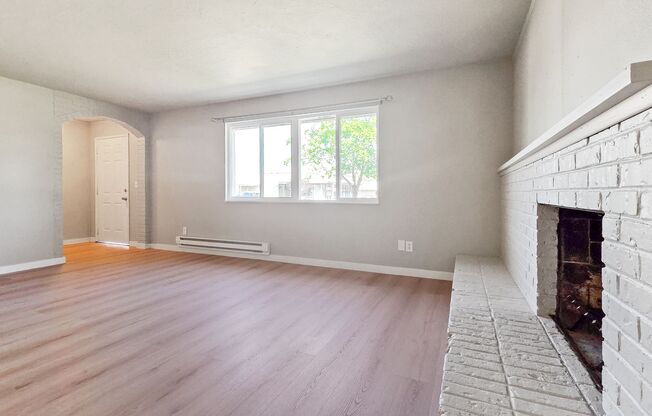 Updated 2 Bed 1 Bath in Fairwood Near Safeway