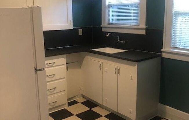 Studio, 1 bath, 300 sqft, $1,395, Unit G