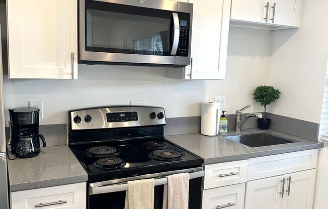 Studio, 1 bath, 400 sqft, $1,850, Unit 8