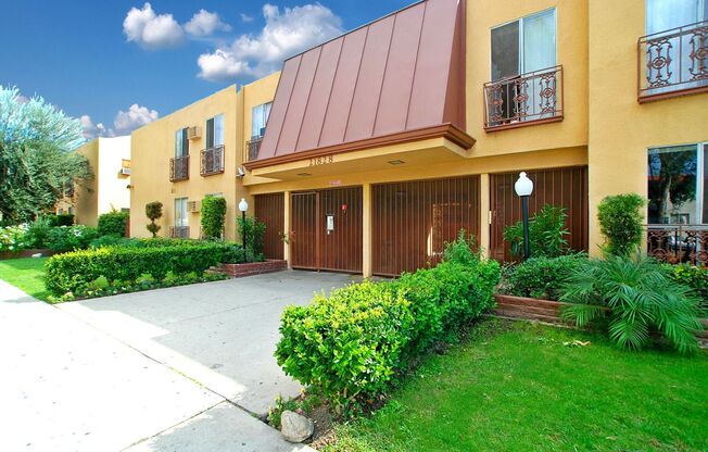 Roscoe Villa Apts