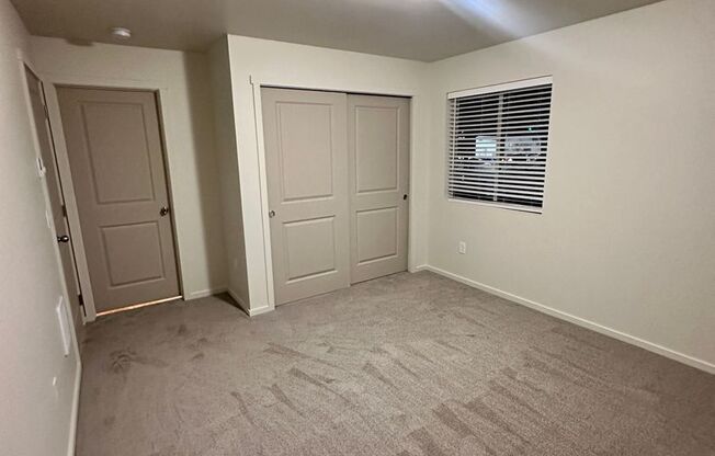 2 beds, 1 bath, 953 sqft, $1,450, Unit Unit # 31