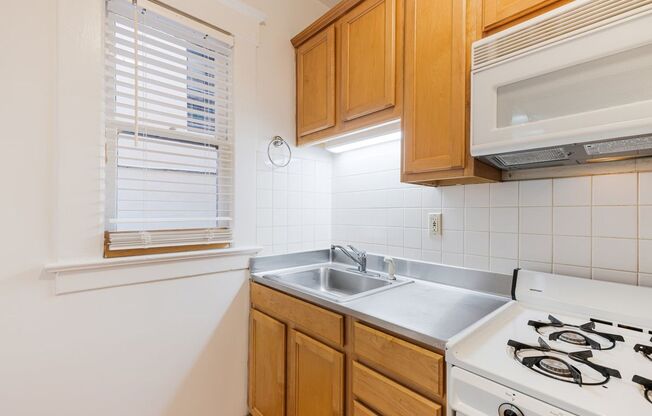 Studio, 1 bath, 440 sqft, $1,025, Unit 3