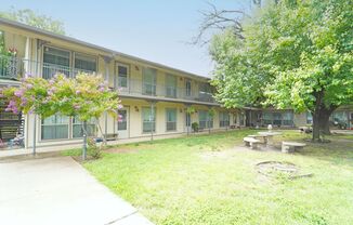 MOVE IN SPECIAL!! FOR LEASE! 2 Bedroom - 1 Bath - Town House Apartments!