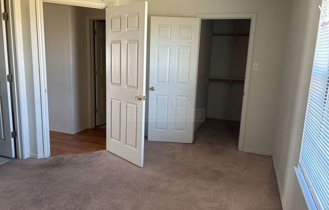 2 beds, 2 baths, $1,095, Unit 916 McDaniel Cir Unit B