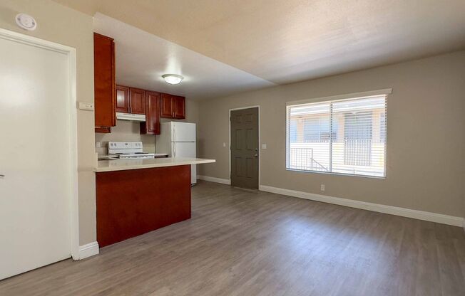 2 beds, 1 bath, $1,975, Unit 4968-08