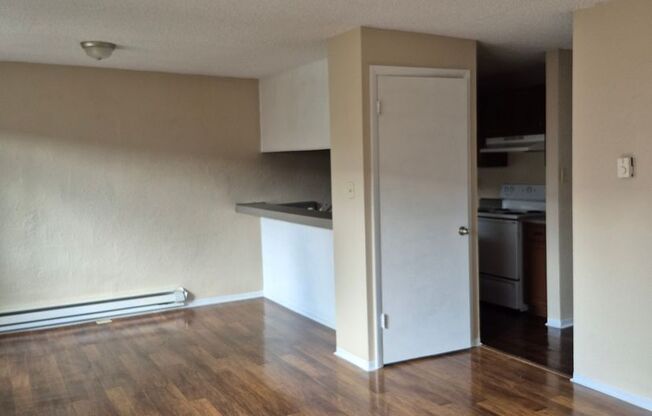 2 beds, 1 bath, 792 sqft, $1,000, Unit #3