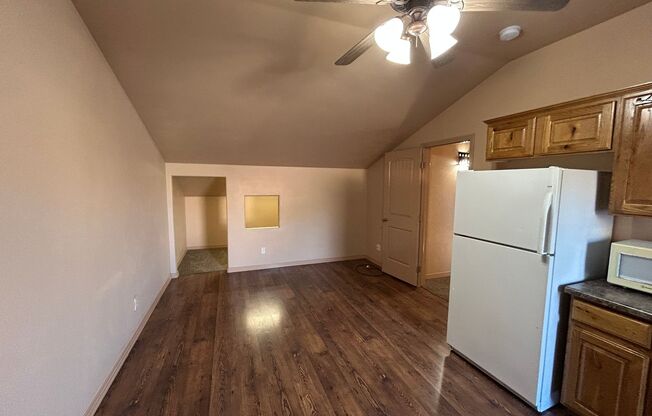 3 beds, 2.5 baths, $2,400, Unit Unit 1