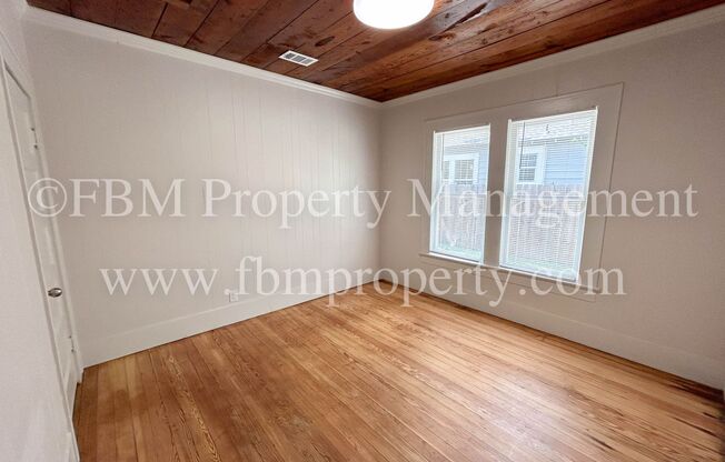 2 beds, 1 bath, $1,600