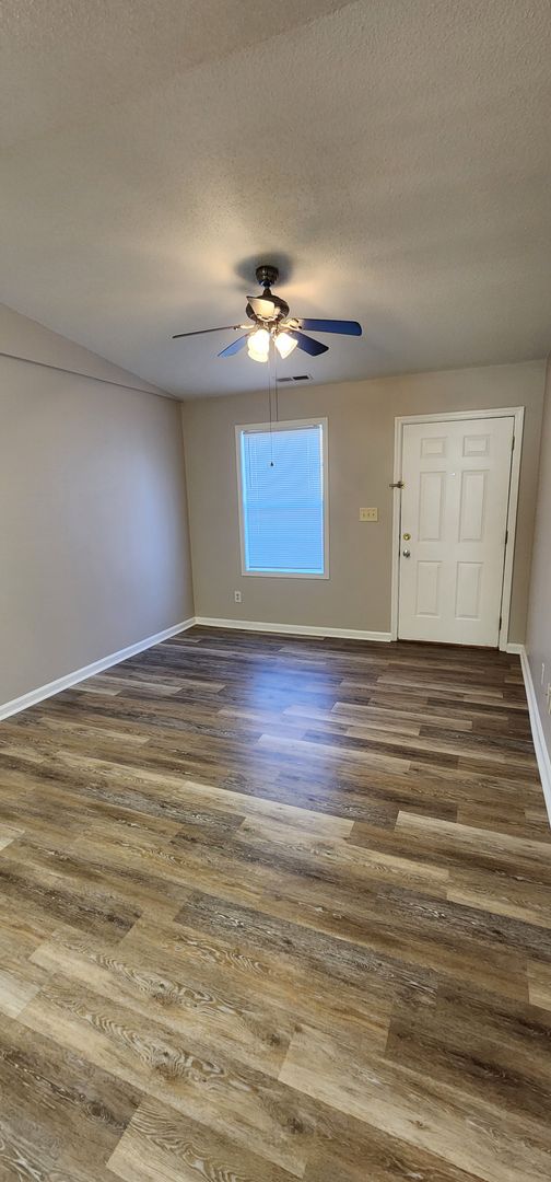 One bedroom, one bathroom apartment available at Taybran Ridge!