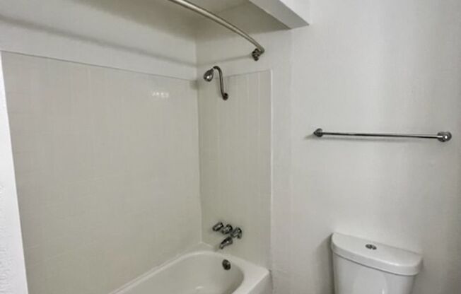 2 beds, 2 baths, 900 sqft, $1,695, Unit 69