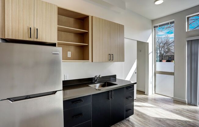 Studio, 1 bath, 206 sqft, $960, Unit 114