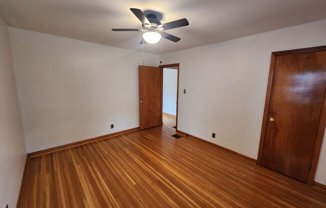 2 beds, 1 bath, $1,595