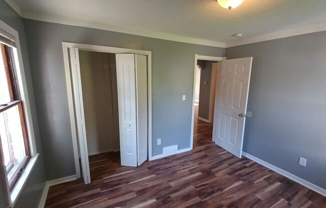 3 beds, 1 bath, $1,000