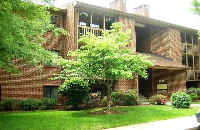 West End Condo--Great Location!