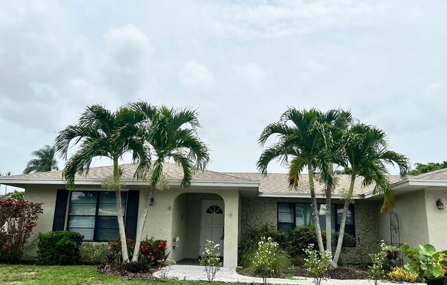 BEAUTIFUL 3 BEDROOM POOL HOME IN SANDPIPER BAY!