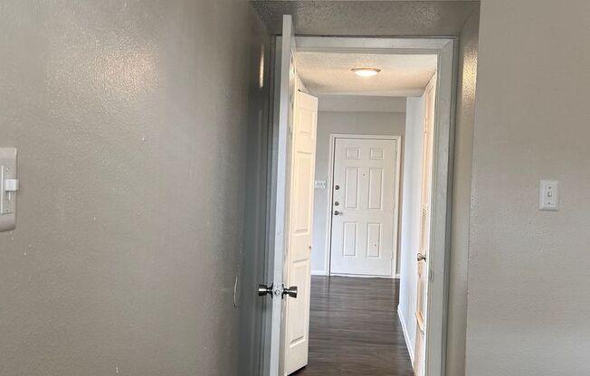 2 beds, 1 bath, 873 sqft, $1,140, Unit 03-0304