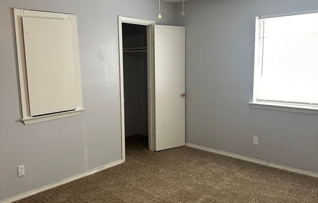 2 beds, 1.5 baths, 992 sqft, $780, Unit 233E