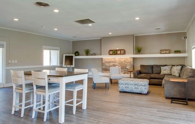 Living Room Come Dining Area at Nob Hill Apartments, Nashville, TN, 37211