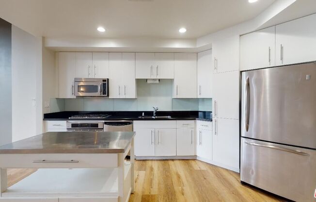 2 beds, 1.5 baths, 1,040 sqft, $3,980, Unit 1708