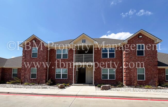 Hidden Creek Townhomes, Unit 112 - Cozy 2 Bedroom, 2 Bathroom Downstairs Home in Ennis, TX!