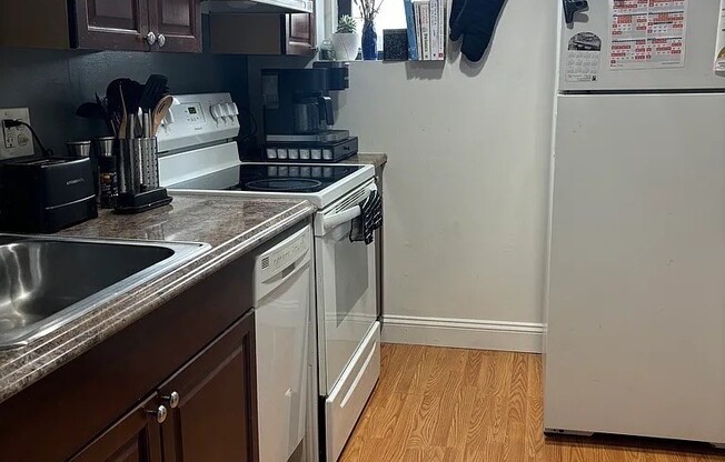 3 beds, 1 bath, 710 sqft, $3,500, Unit 605