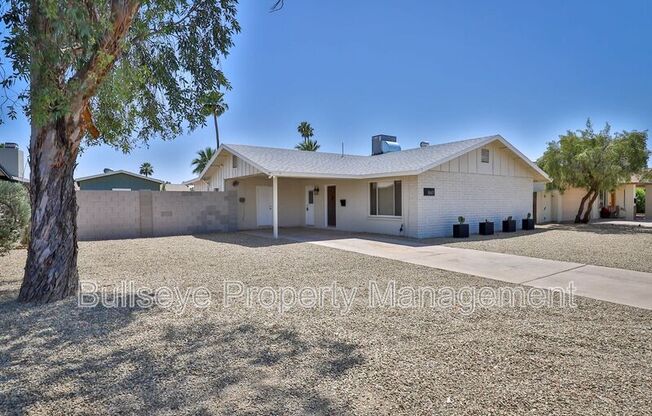1947 E GREENWAY DR