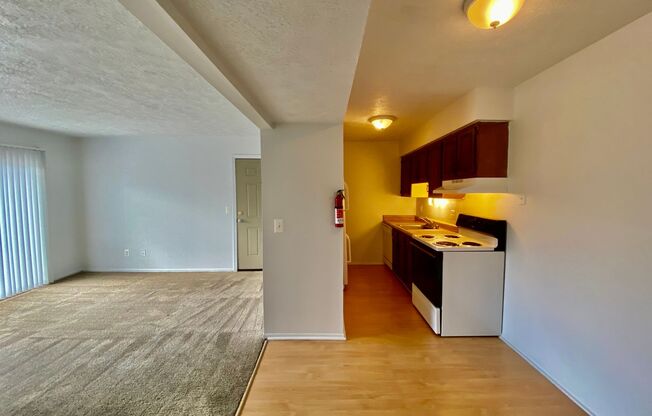 2 beds, 1 bath, 900 sqft, $1,195, Unit #12