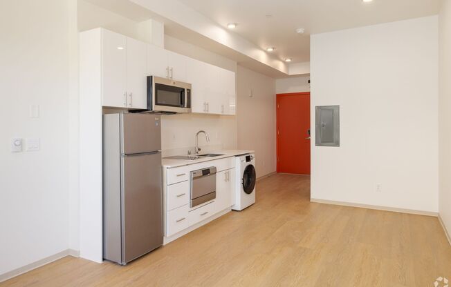 Studio, 1 bath, 288 sqft, $1,577, Unit Unit 206