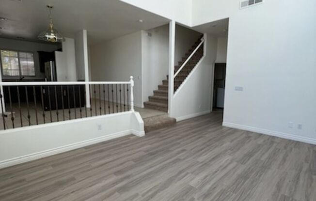 4 Bedroom Located in Lamplight!