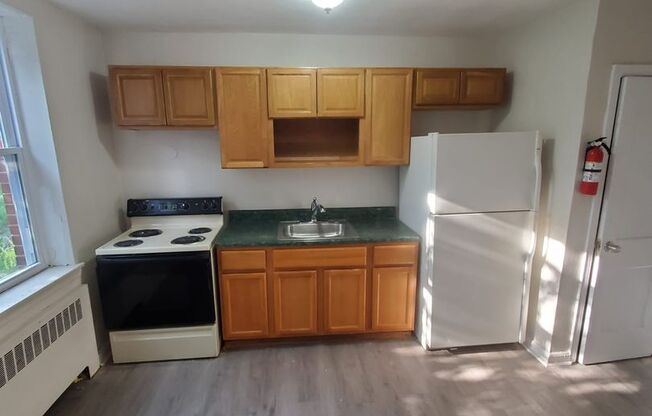 1 bed, 1 bath, $950, Unit B3