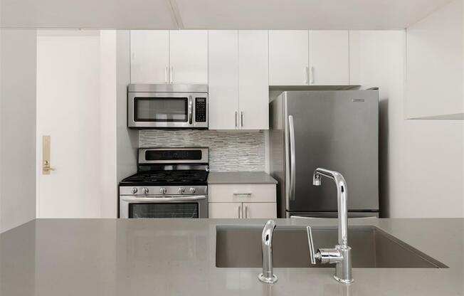 1 bed, 1 bath, $8,980, Unit 15J