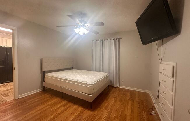 3 beds, 1 bath, $1,375