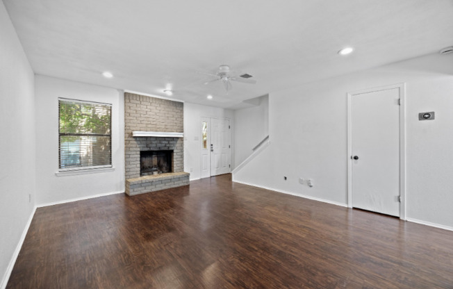 802 BANISTER LN
