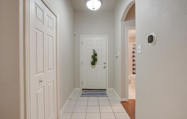 Beautiflly Furnished 3 bed, 2 Bath Home in Oakmont Meadows- 76132