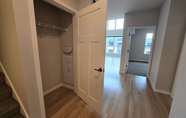 2 beds, 1 bath, 955 sqft, $2,080, Unit 8421-419