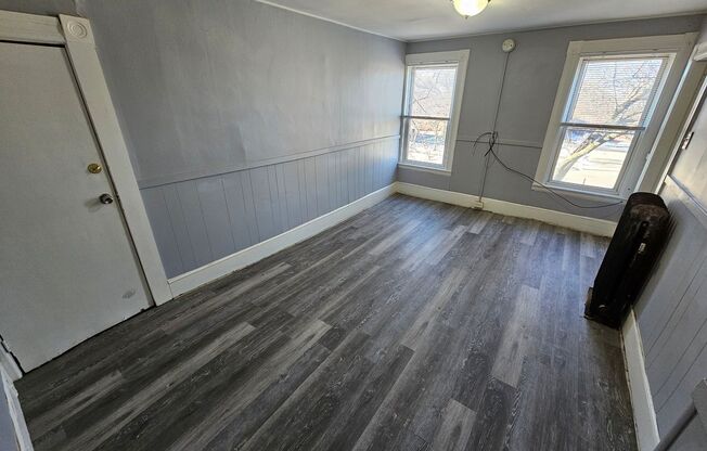 $1475/mo - 1 Bed / 1 Bath Second floor Apartment in Downtown Manchester with All Utilities Included!