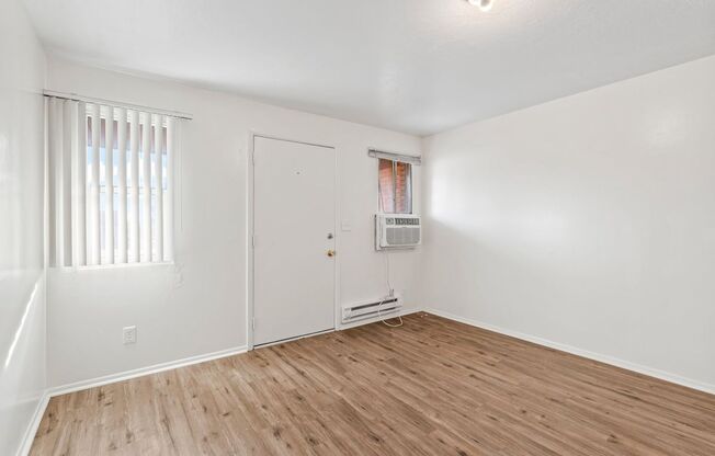 1 bed, 1 bath, 800 sqft, $925, Unit 1904 W 59