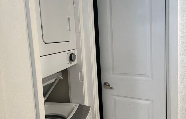 1 bed, 1.5 baths, 650 sqft, $1,375, Unit 208