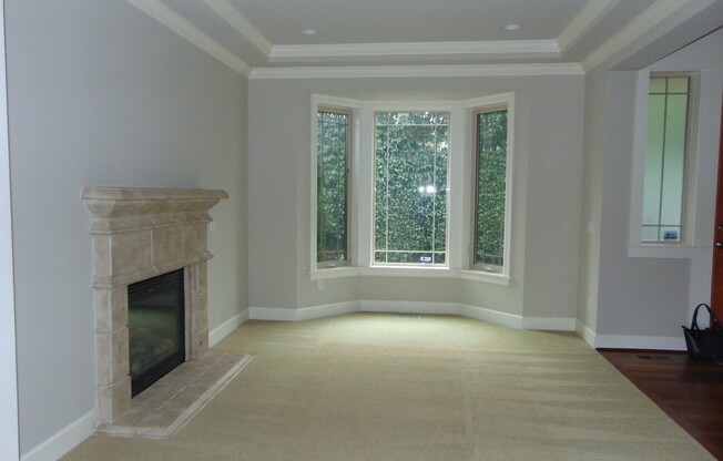 4+ Bedroom/2.5 Bath Luxury Kirkland Home.  Spacious Home, Rose Hill Area!  A Must See!