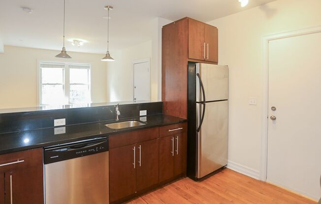 2 beds, 2 baths, 1,140 sqft, $3,150, Unit 3814S-1E