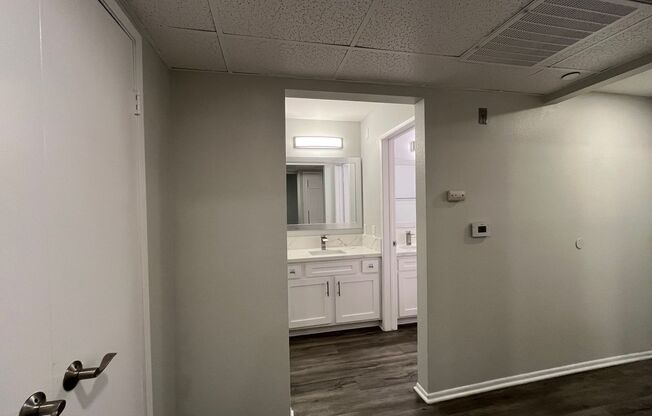 1 bed, 1 bath, 850 sqft, $2,548, Unit 212