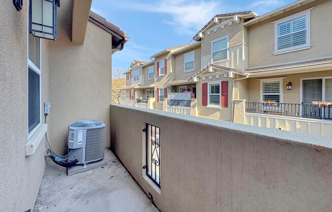 Beautiful 2B/2.5BA Townhouse in San Marcos!