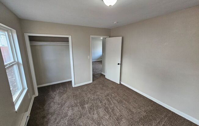 2 beds, 1 bath, $1,195, Unit 180