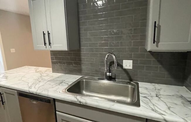 1 bed, 1 bath, $900, Unit 203